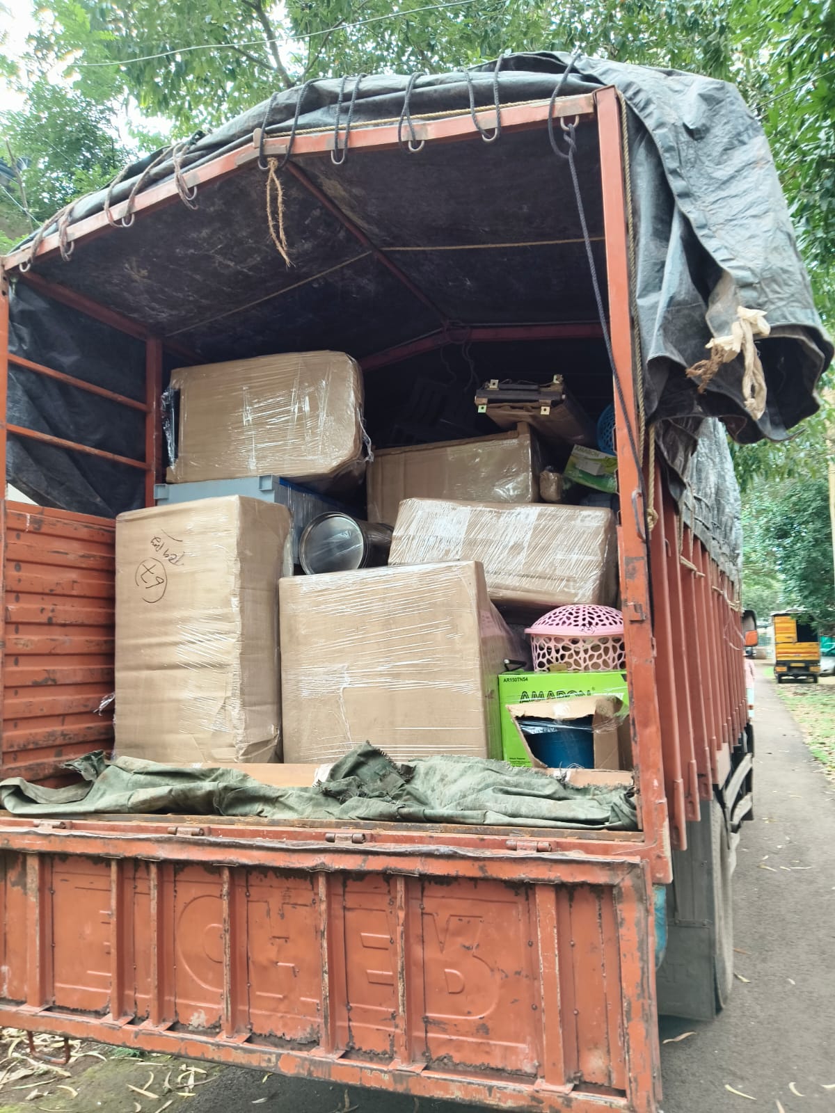 Household goods loading service in Hubli